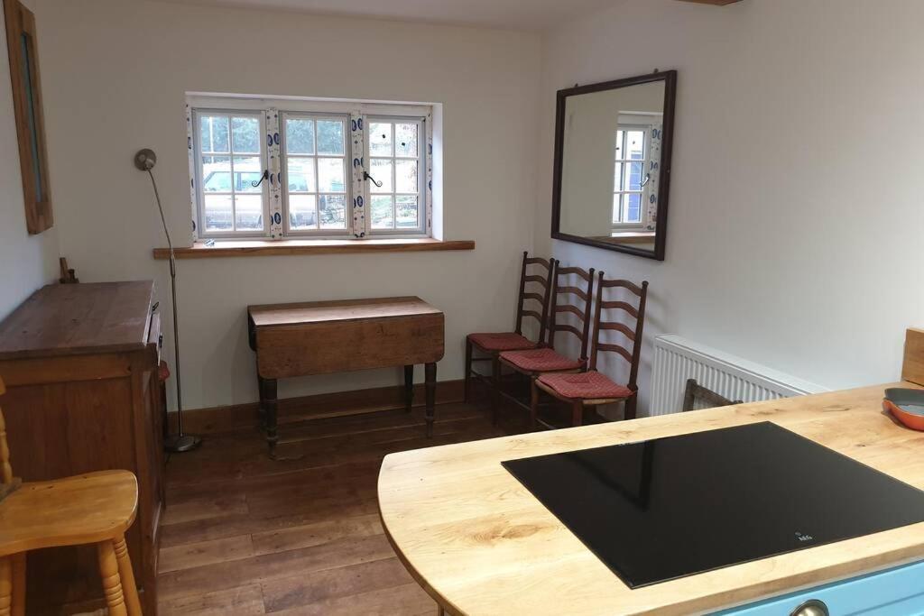Traditional Coach House In Rural Private Estate. Holiday home *